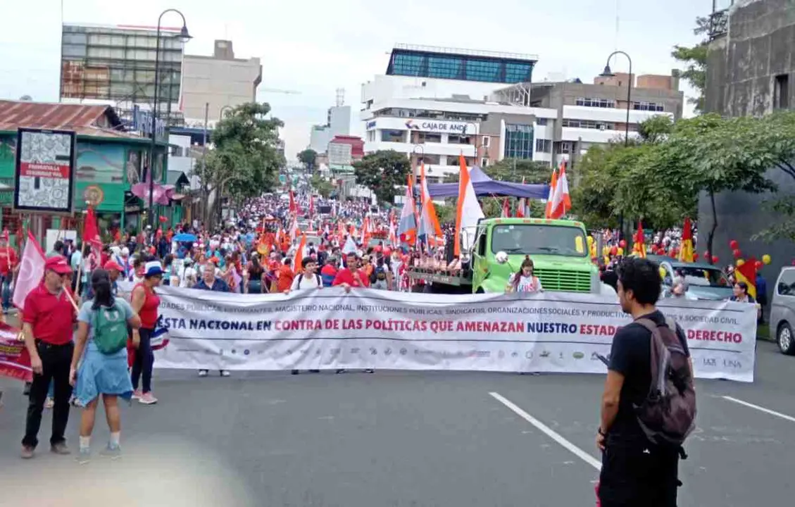 Marcha mi&eacute;rcoles 1.12.jpg listo