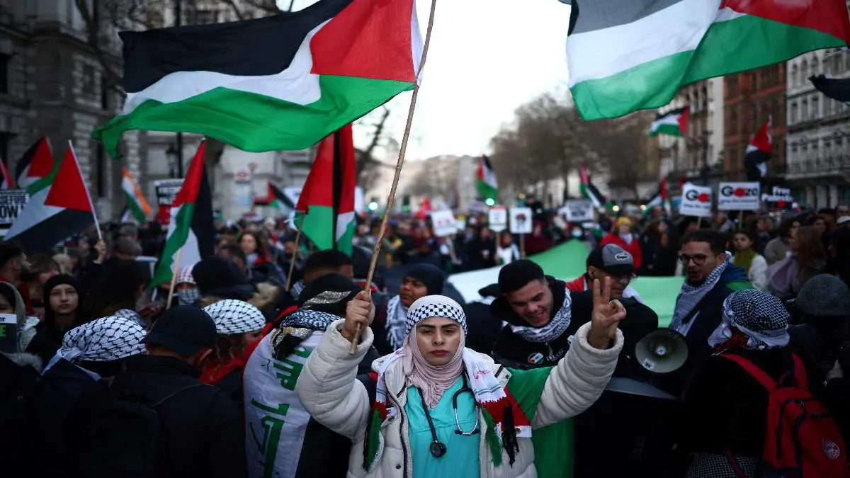 Las manifestaciones en favor de los palestinos siguen d&aacute;ndose alrededor del mundo. Foto: Henry Nicholls / AFP.