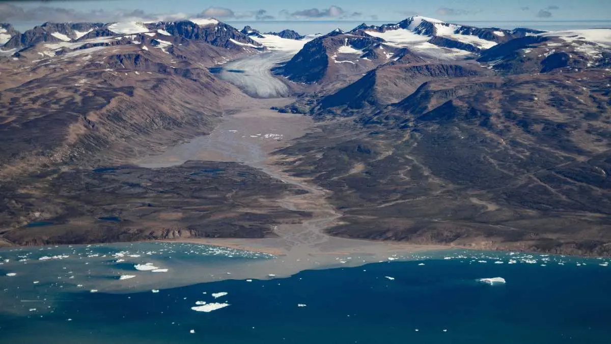 Toma a&eacute;rea del glacial "Constable Point" muy desgastado por las altas temperaturas. Olivier Mor&iacute;n / AFP.