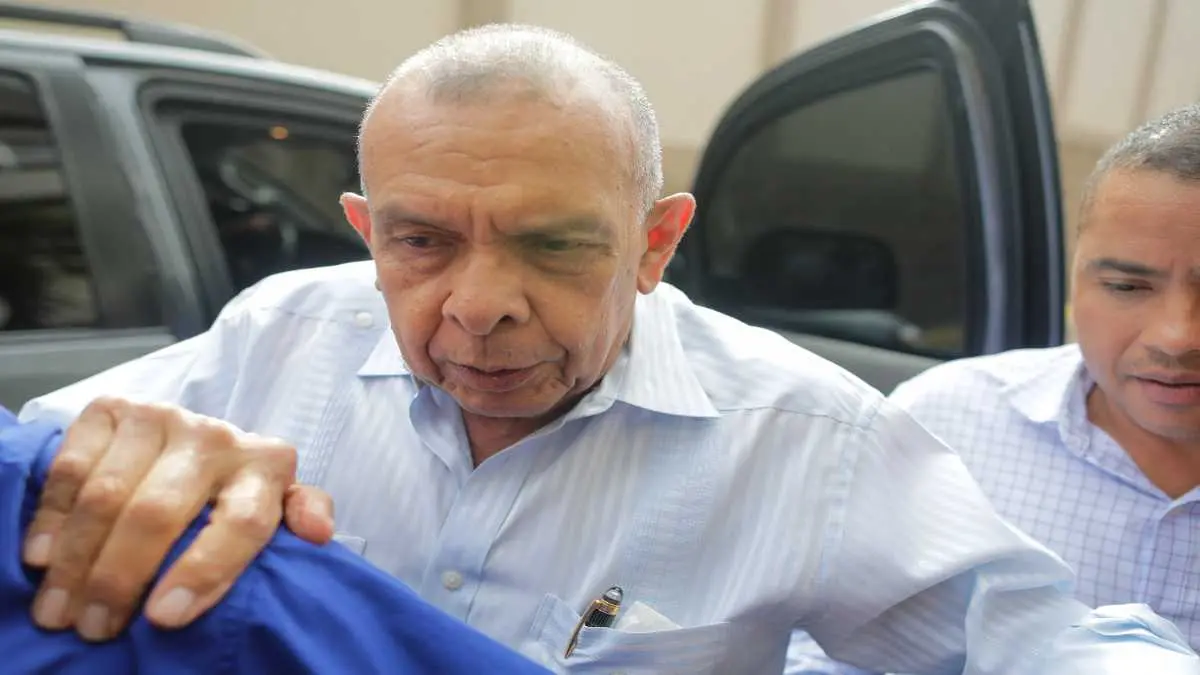 El ex presidente de Honduras, Porfirio Lobo, (2010&ndash;2014) a su llegada a la Corte. Foto: Johny Magallanes / AFP.