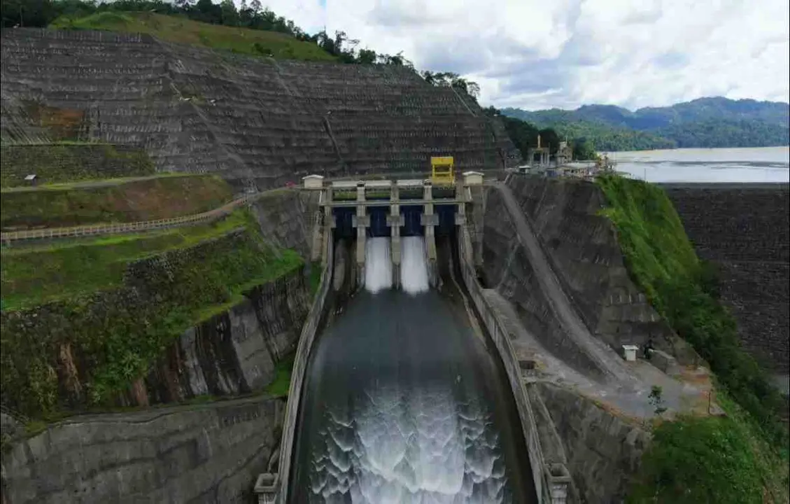 La planta hidroel&eacute;ctrica Reventaz&oacute;n sufre un par&oacute;n por  trabajos de mantenimiento del embalse.