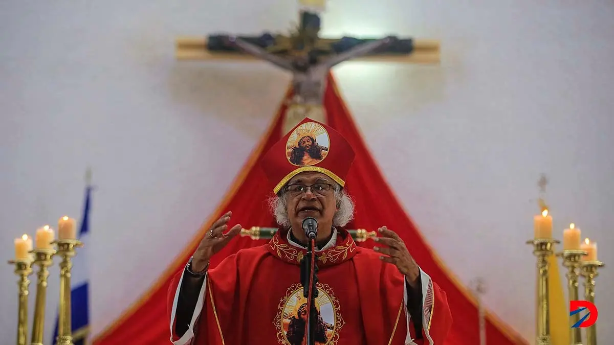 El cardenal Leopoldo Brenes -en una imagen del 9 de julio del a&ntilde;o anterior- expres&oacute; su cercan&iacute;a con los sacerdotes detenidos. Foto: Oswaldo Rivas / AFP.