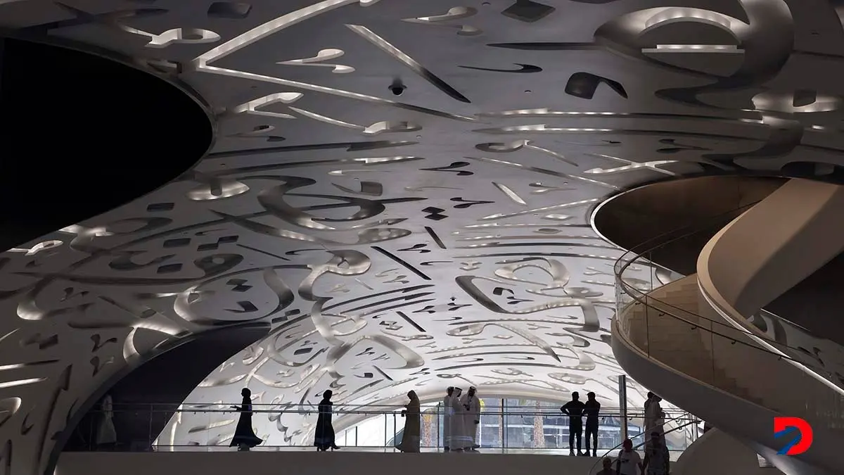 En el Foro sobre Inteligencia Artificial de Dubai, en octubre pasado, los delegados recorrieron el &ldquo;Museo del Futuro&rdquo;. Foto: Karim Sahib / AFP.