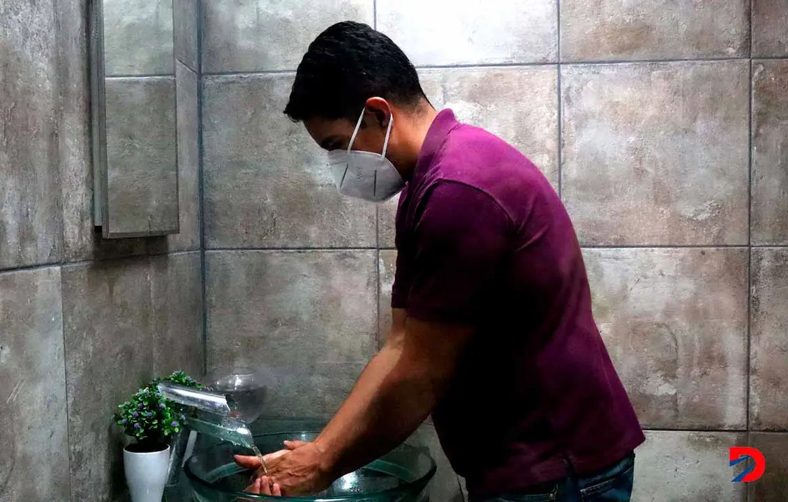 Tanto el AyA como el Ministerio de Salud recomiendan a la poblaci&oacute;n afectada a no usar el agua del grifo por estar contaminada. Foto: UCR. (Solo para fines ilustrativos)