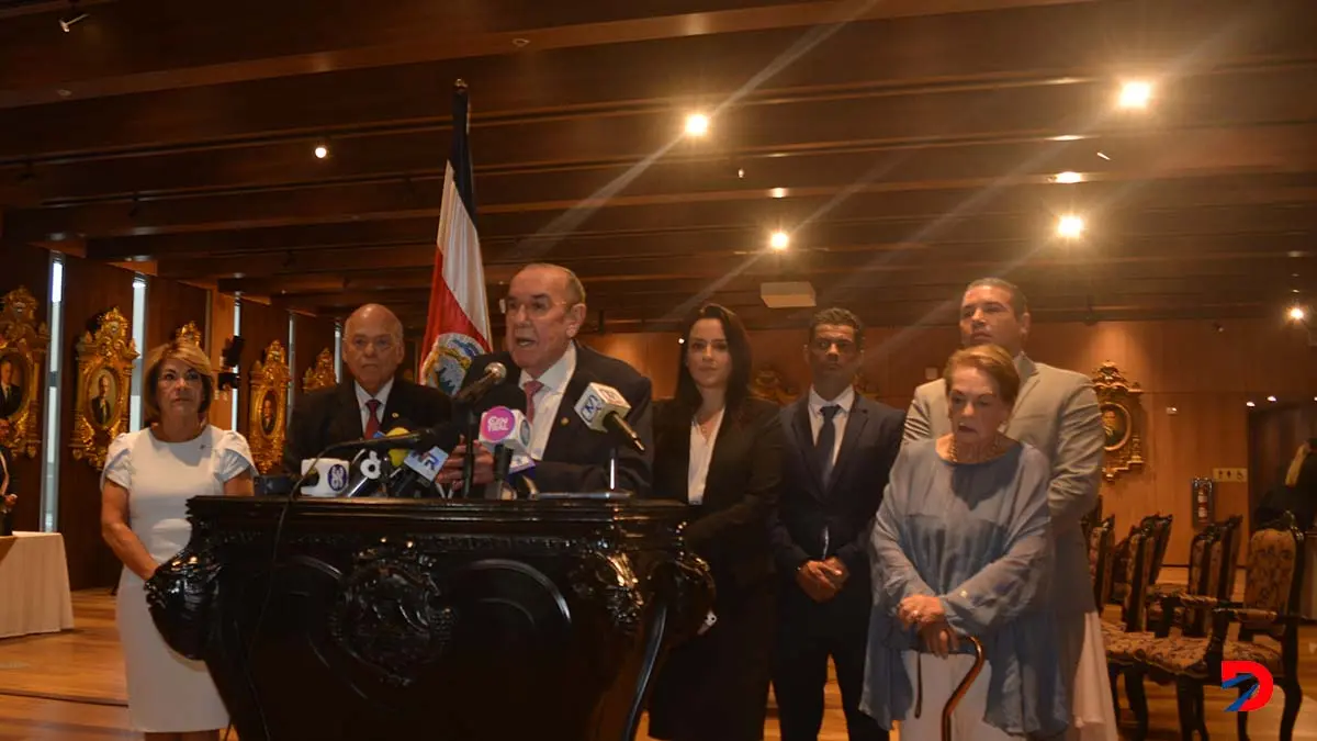 La mesa de trabajo saco las concluciones luego de presentar los proyectos ante los jefes de fracci&oacute;n. Foto S&oacute;crates Colindres Lagos