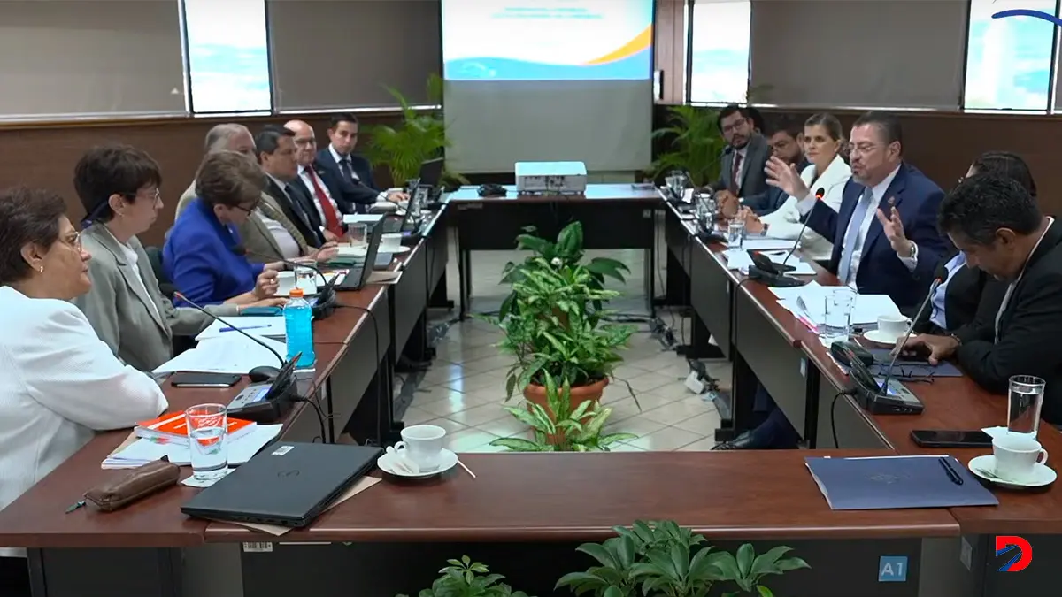 En reuni&oacute;n entre la Contralor&iacute;a y presidencia no encontraron puntos medios.