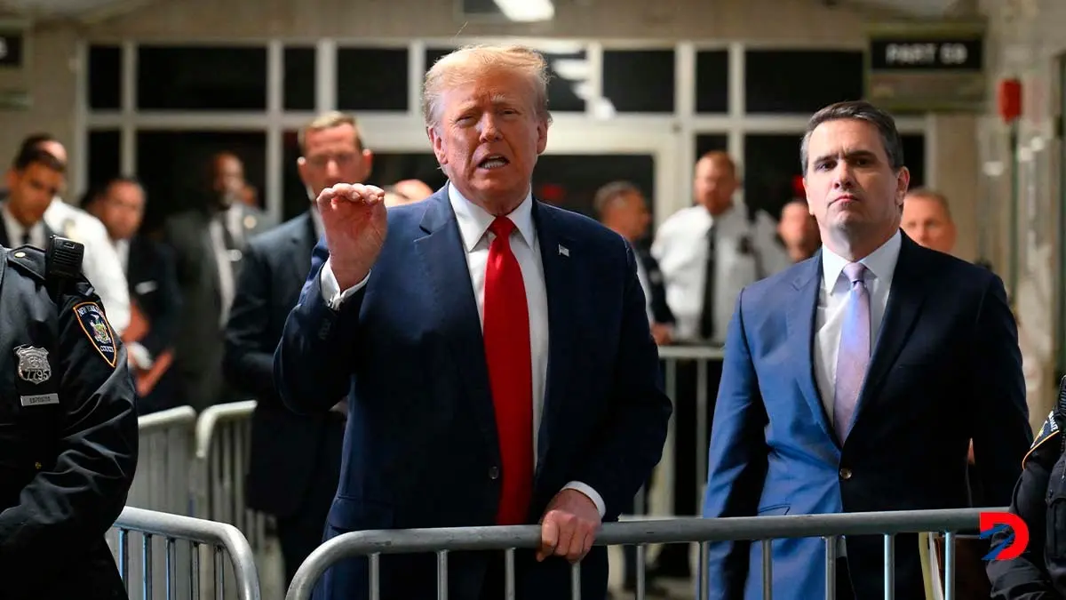 El expresidente de Estados Unidos, Donald Trump, habla con los medios despu&eacute;s de su audiencia en la Corte de Manhattan, en Nueva York. Foto: Angela Weiss / AFP.