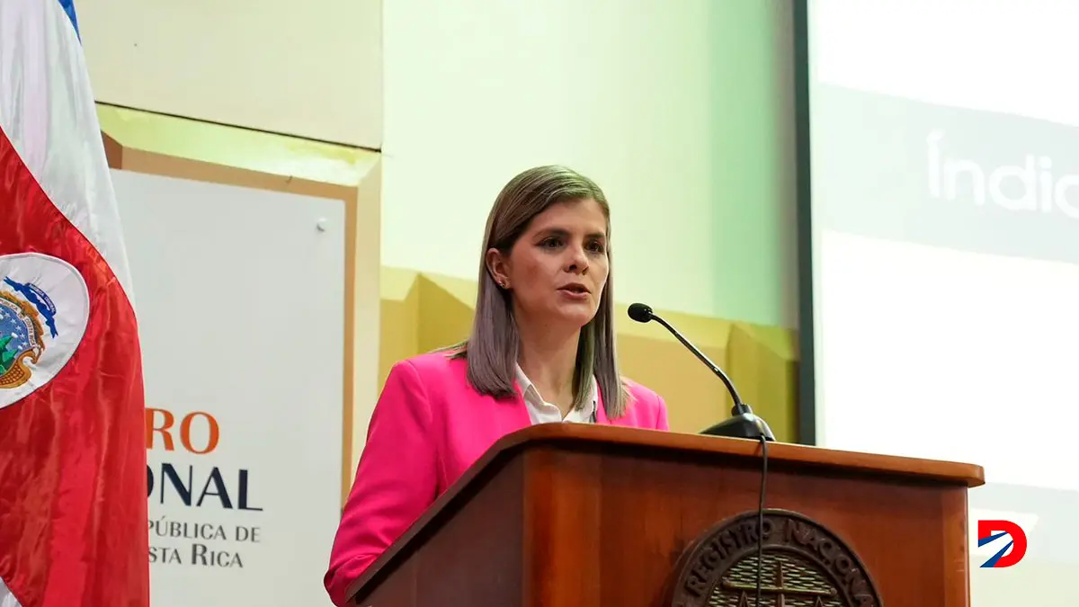 Laura Fern&aacute;ndez, MIDEPLAN