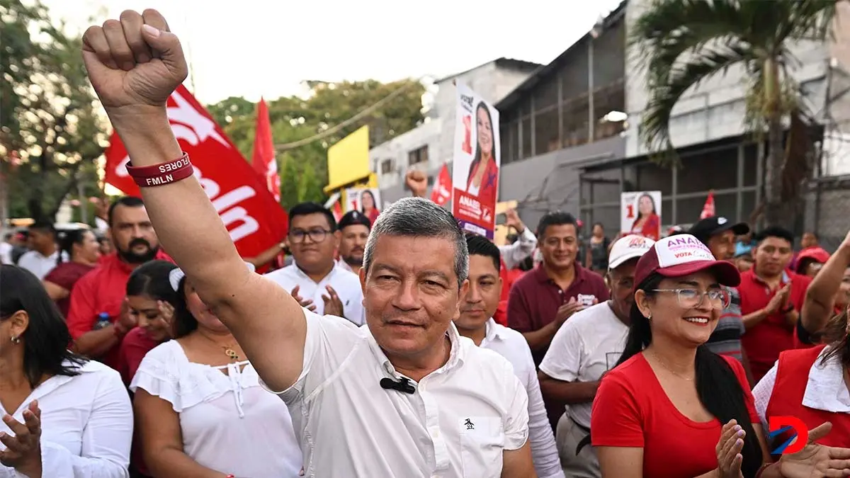 El FMLN intent&oacute; sin &eacute;xito regresar al poder de la mano del candidato Manuel Flores, que solo obtuvo un 6 por ciento de respaldo en las urnas. Foto: Marvin Recinos / AFP.
