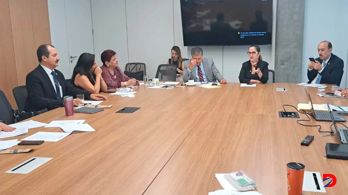 Reuni&oacute;n de fracci&oacute;n de PLN decidieron presentar mociones al proyecto del segundo presupuesto extraordinario. Foto PLN