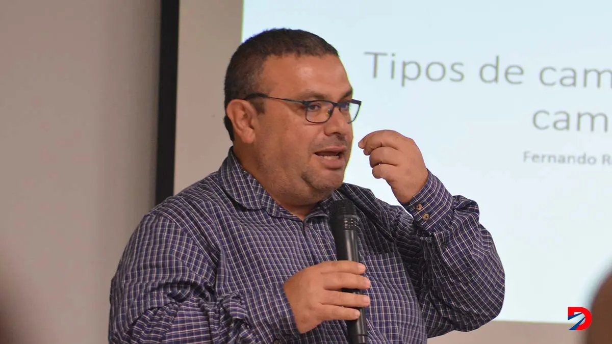 Durante un conversatorio con la Fundaci&oacute;n Desarrollo y Ambiente  Verde, el economista Fernando Rodr&iacute;guez, analis&oacute; la situaci&oacute;n real del Col&oacute;n. Foto S&oacute;crates Colindres