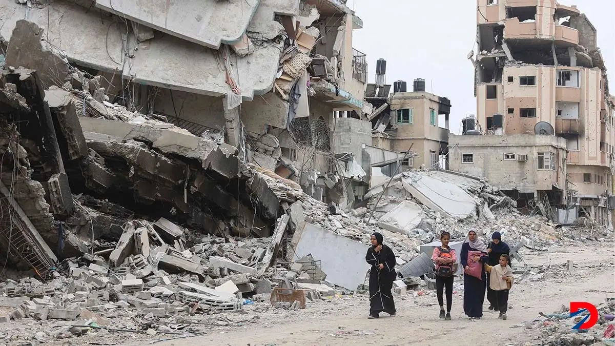 Pobladores de Gaza recorren la ciudad, o lo que queda de ella, despu&eacute;s del &uacute;ltimo bombardeo del ej&eacute;rcito Israel&iacute;. Foto: AFP.