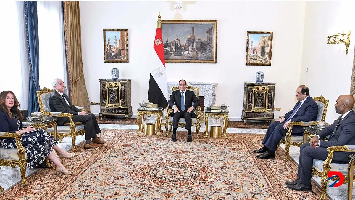El presidente egipcio Abdel Fattah al Sisi (centro) se reuni&oacute;n la semana pasada con el director de La CIA William Burns. Foto: Presidencia de Egipto / AFP.