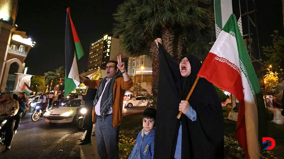 Manifestantes en apoyo a los palestinos, salieron el domingo por la madrugada a las calles en Teher&aacute;n. Foto: Atta Kenare / AFP.