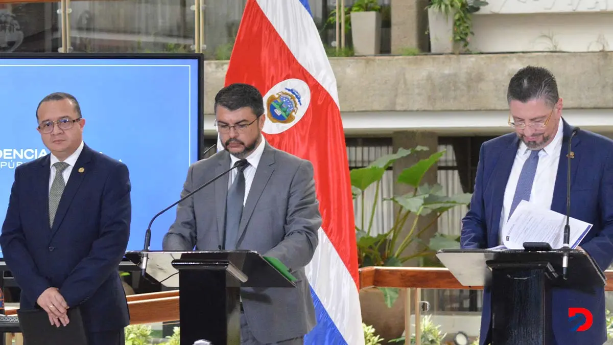 La ca&iacute;a de la popularidad del Presidente Chaves tambi&eacute;n  le pasa factura a los ministros. Foto S&oacute;crates Colindres