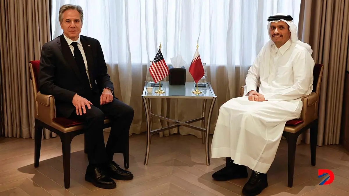 El secretario de Estado de Estados Unidos, Antony Blinken, se reuni&oacute;n con su par de Catar, Sheikh Mohammed Bin Abdulrahman Bin Jassim al-Thani, para tratar la guerra en Gaza. Foto: Evelyn Hockstein / AFP.