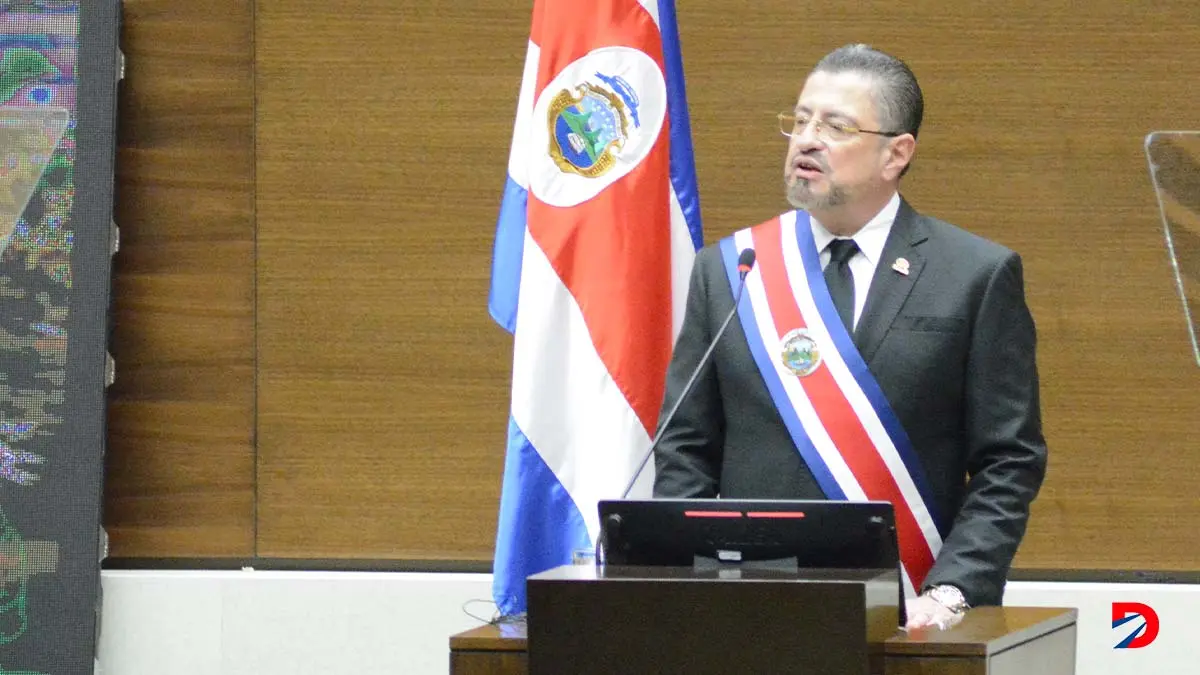 En momentos en que el Poder Ejecutivo solicit&oacute; al Congreso que autorice la realizaci&oacute;n de un refer&eacute;ndum, el mandatario dej&oacute; aflorar su deseo de que en Costa Rica se den reformas a la Constituci&oacute;n Pol&iacute;tica.