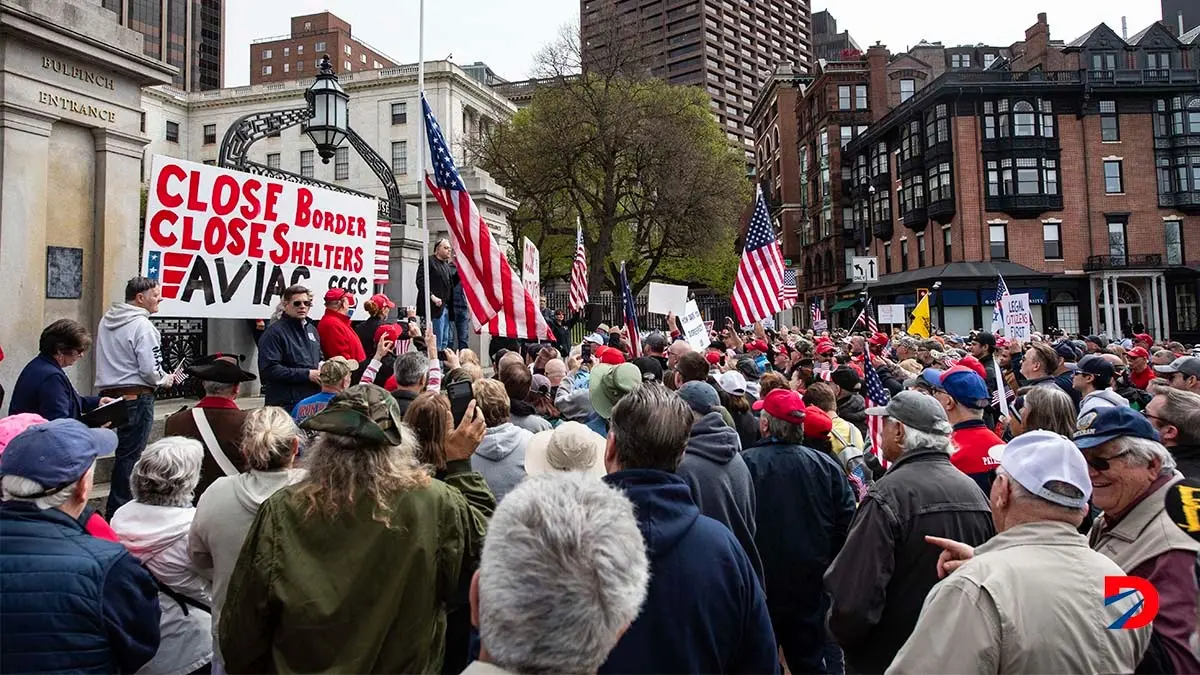 Miles acudieron a una manifestaci&oacute;n en Boston, Estados Unidos, el pasado s&aacute;bado, para pedir el cierre de la frontera con M&eacute;xico. Foto: Joseph Prezioso / AFP.