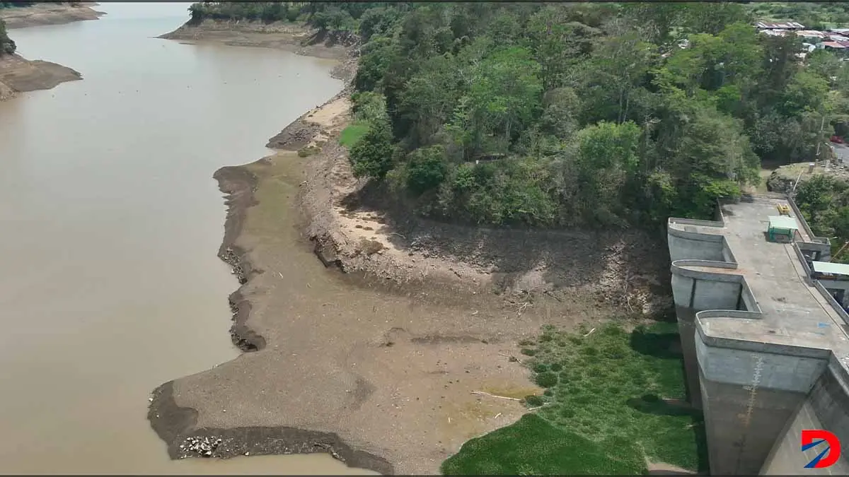 Seg&uacute;n el ICE, en cuesti&oacute;n de tres d&iacute;as, el agua en el embalse de la Planta Hidroel&eacute;ctrica Cach&iacute; aument&oacute; casi siete metros. Foto ICE.