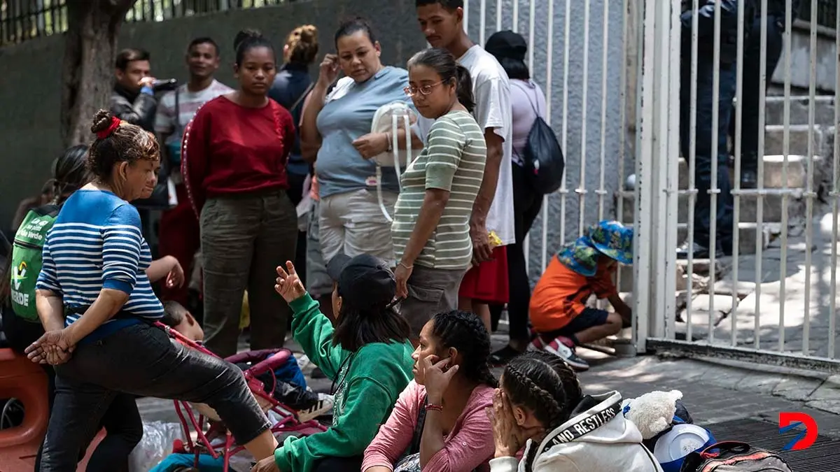 Un grupo de migrantes venezolanos pasa la noche en Ciudad de M&eacute;xico. Foto: Yury Cortez / AFP