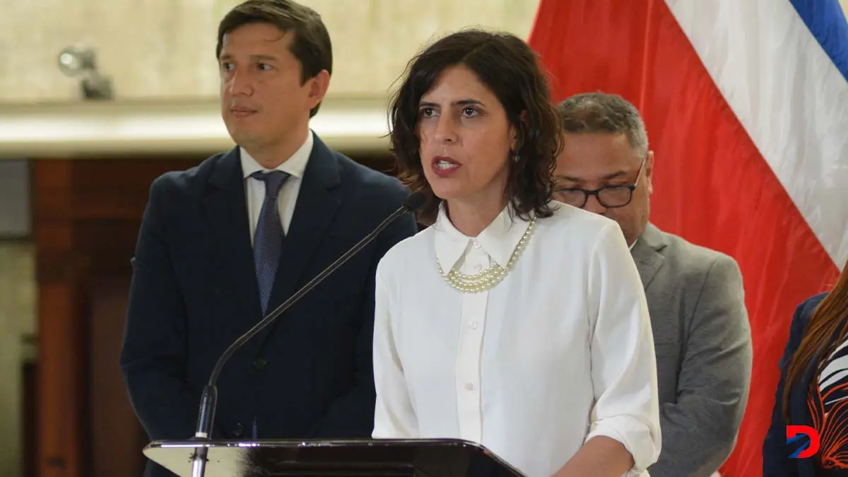 Paula Bogantes, ministra del MICITT manifest&oacute; que se est&aacute; valorando cu&aacute;nto tiempo dar&aacute; el Poder Ejecutivo, v&iacute;a decreto,  a las concesiones de radio y televisi&oacute;n pr&oacute;ximas a vencer. Foto S&oacute;crates Colindres