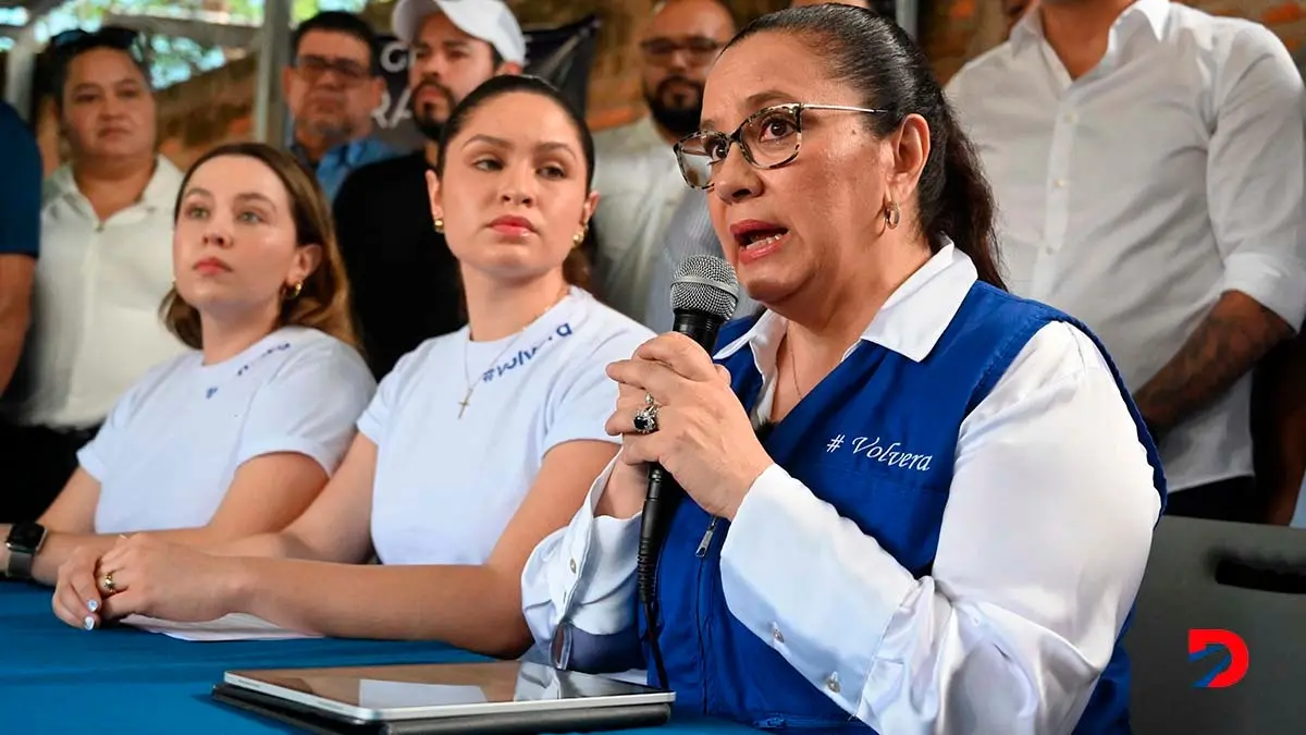 Ana Garc&iacute;a, la esposa de Juan Orlando Hern&aacute;ndez, ofreci&oacute; una conferencia de prensa para insistir en la inocencia de su marido. Foto: Orlando Sierra / AFP.