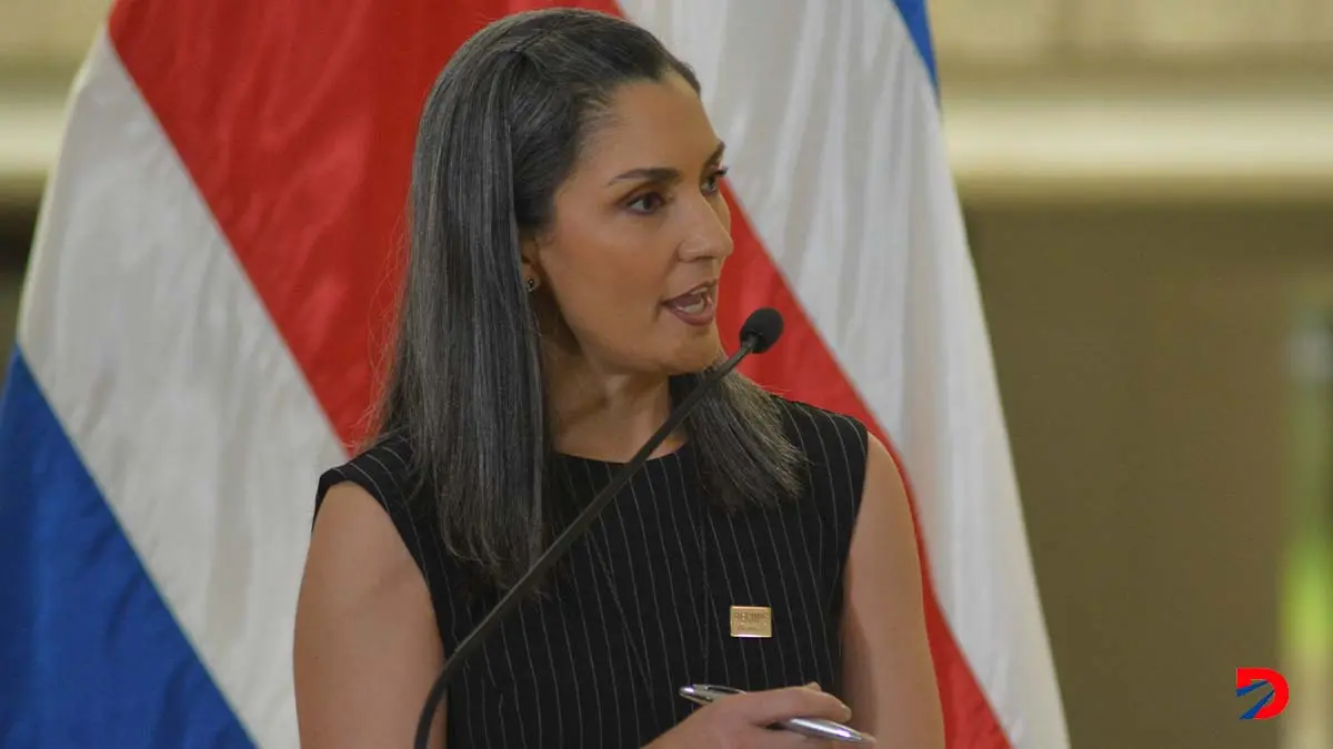 Karla Montero, presidenta ejecutiva de RECOPE, manifest&oacute; que la denuncia penal presentada contra los 20 exjerarcas es por posible incumplimiento de deberes. Foto S&oacute;crates Colindres