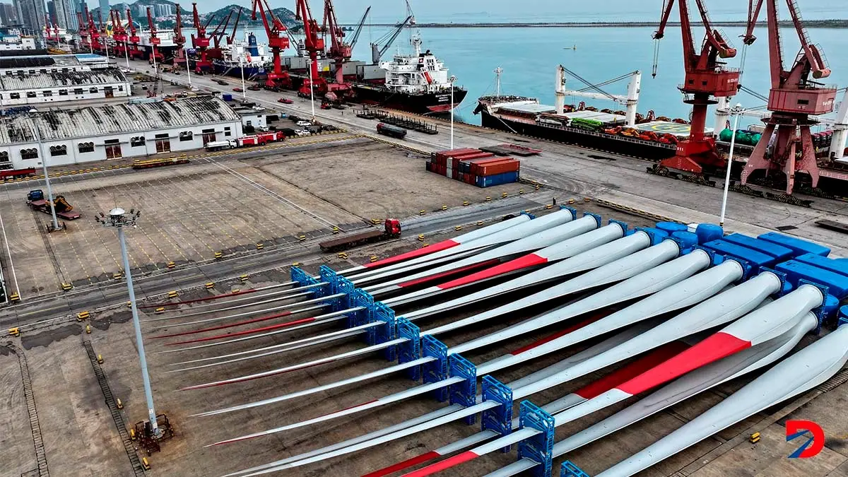 Turbinas de viento en el puerto de Lianyungang, en el este de China. Foto: AFP.