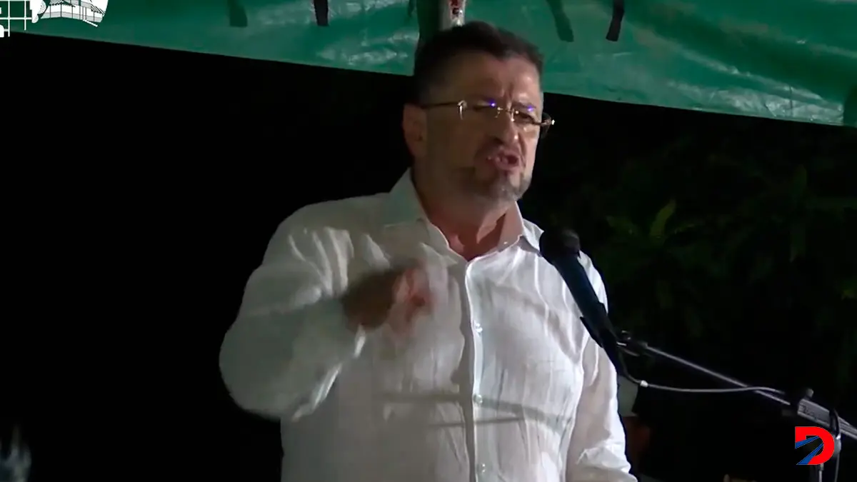Rodrigo Chaves, presidente de la Rep&uacute;blica, afirm&oacute; que el Gustavo Guti&eacute;rrez, rector de la UCR tuvo que ver con la censara aprobada por diputados contra la titular del MEP. Foto: Captura de pantalla.