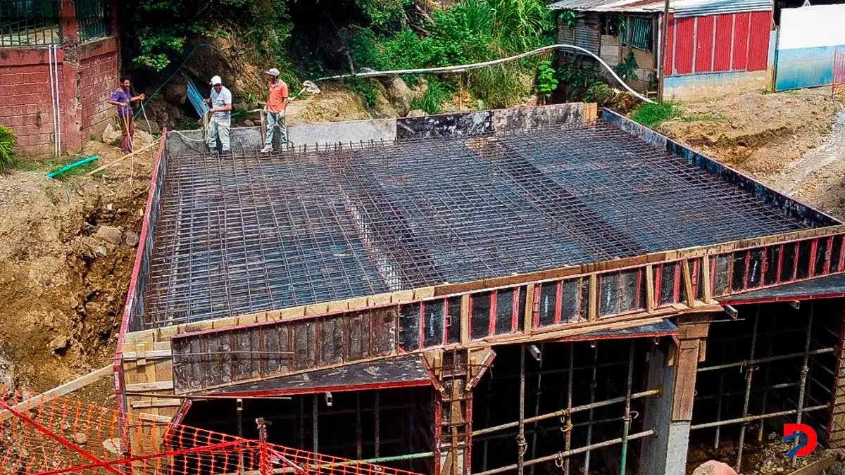 La CNE desarrollara proyectos en Guanacaste entre puentes, escuelas y paredes para al&uacute;d. Foto CNE