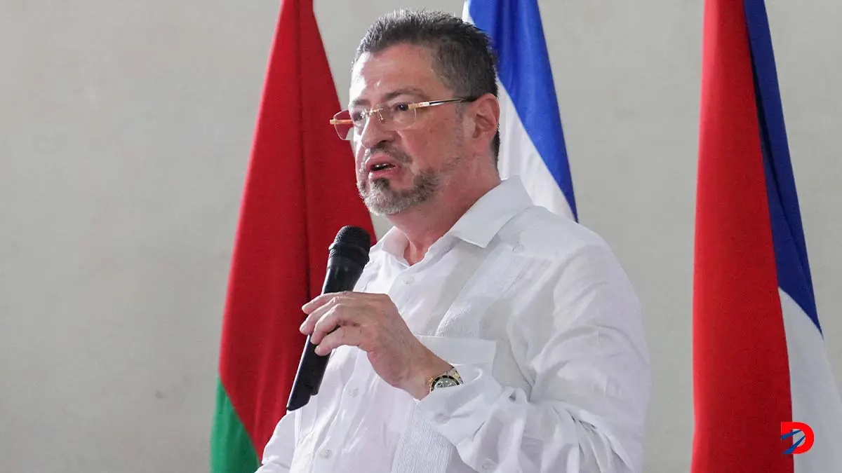 El Presidente de la Rep&uacute;blica Rodrigo Chaves, cat&aacute;logo a la CGR como un cuarto Poder. Foto: Presidencia