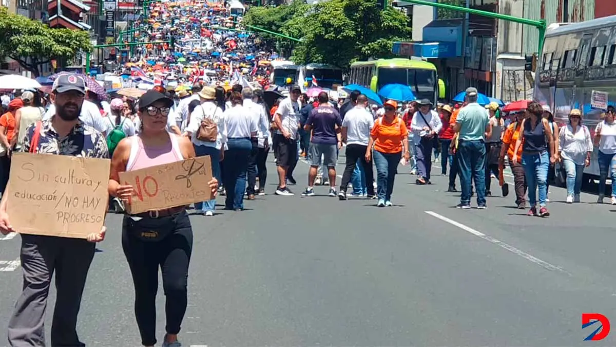 En agosto anterior, los rectores, educadores, estudiantes y sectores productivos marcharon  en defensa del FEES y del presupuesto de Educaci&oacute;n. Foto: