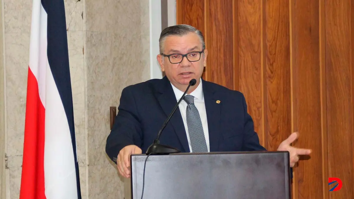 El magistrado Luis Porfirio S&aacute;nchez se mantendr&aacute; en su cargo por ocho a&ntilde;os m&aacute;s luego que la mitad de los diputados no votaran en contra de su reelecci&oacute;n. Foto Poder Judicial