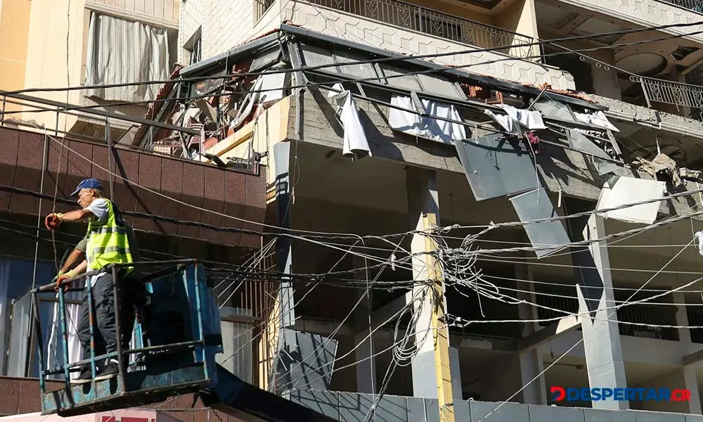 Israel sigue realizando bombardeos que define como selectivos, en diferentes zonas de Beirut. Foto: Ibrahim Ambro / AFP.