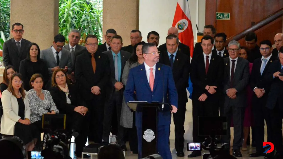 Rodrigo Chaves y su equipo de trabajo. Foto S&oacute;crates Colindres