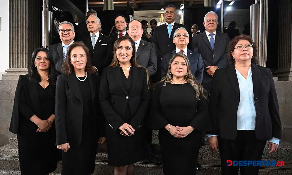 Estos son los 13 nuevos integrantes de la Corte Suprema de Guatemala, designados tras un proceso que deja dudas en varios sectores. Foto: Johan Ord&oacute;&ntilde;ez / AFP.
