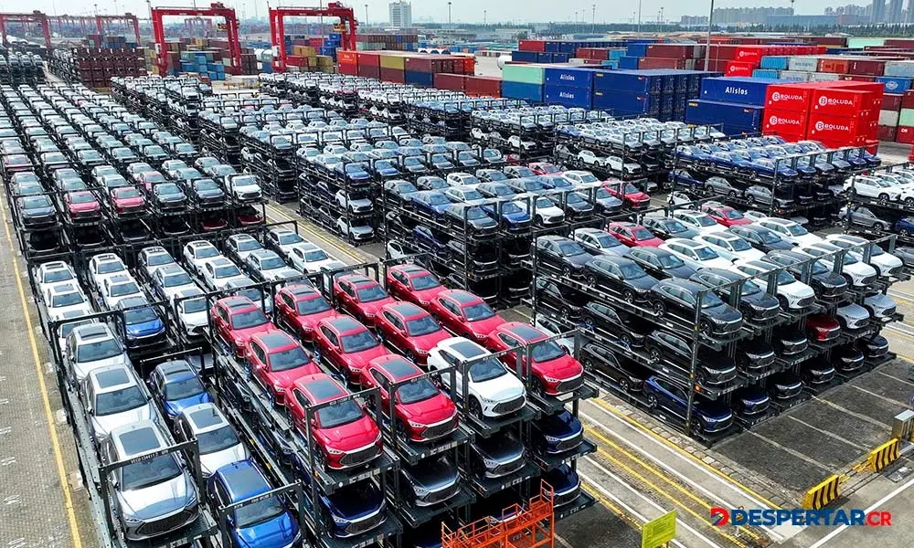La creciente producci&oacute;n de autos chinos es vista con inquietud en Europa. Foto: AFP.