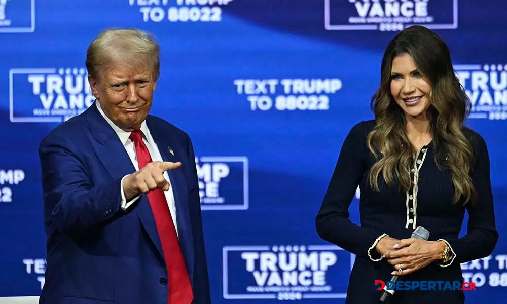 Donald Trump atendi&oacute; un &ldquo;own hall&rdquo; moderado por la gobernadora de Dakota del Sur, Kristi Noem. Foto: Jim Watson / AFP.