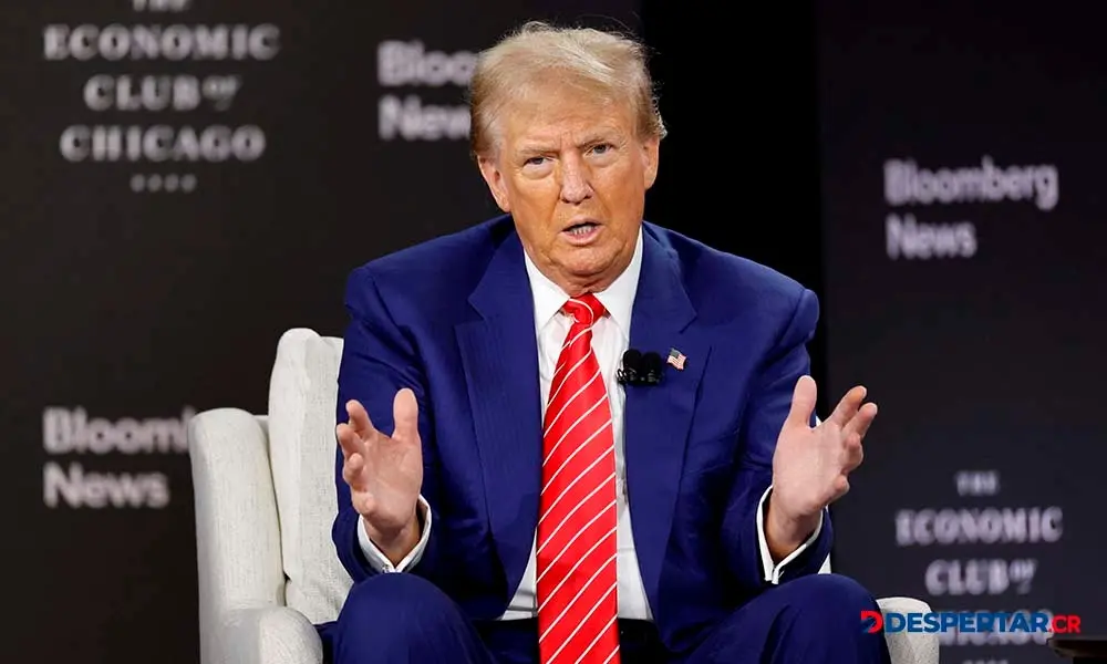 Donald Trump concedi&oacute; una entrevista a la cadena Bloomberg. Foto: Kamil Krzaczynski / AFP.