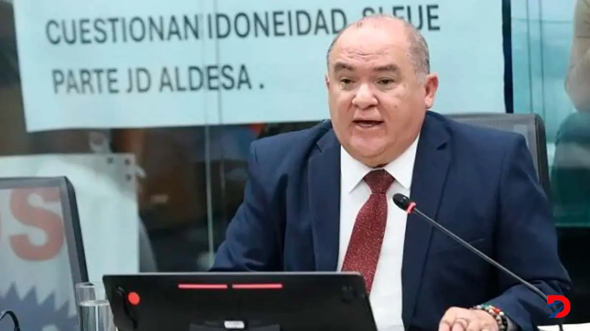 El presidente del Banco Popular prefirio guardar silencio ante los legisladores ante los cuestionamientos. Foto S&oacute;crates Colindres