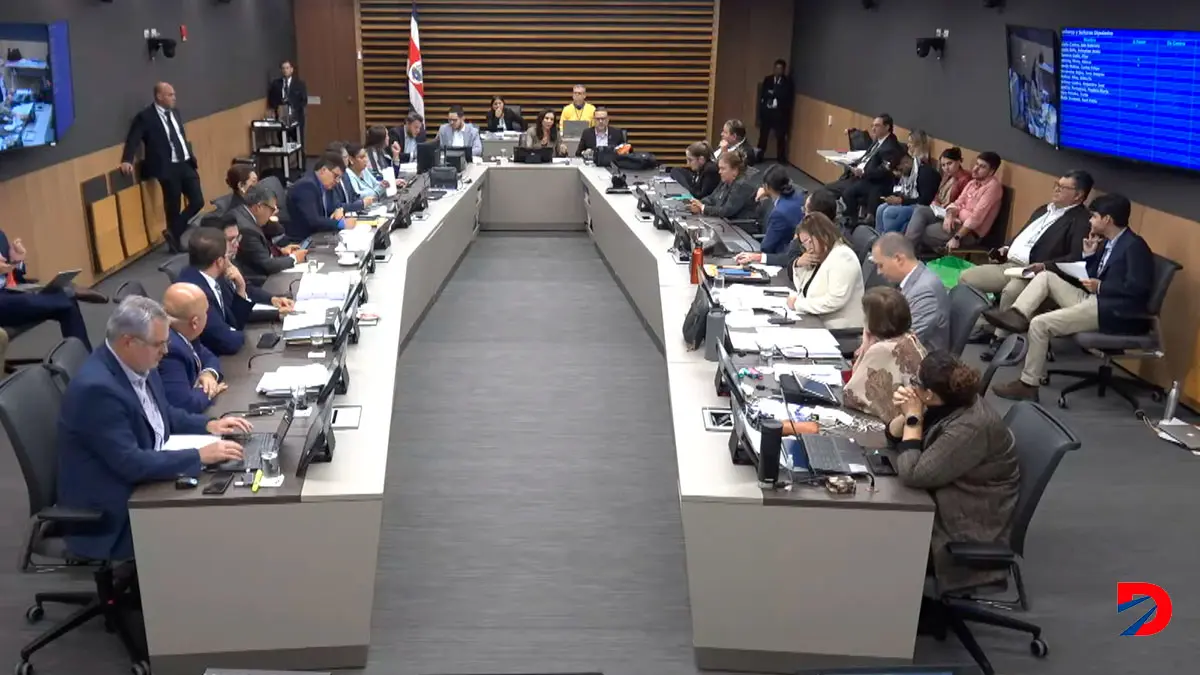 Comisi&oacute;n de Hacendarios aprob&oacute;, por mayor&iacute;a, un aumento de 2% para el FEES en 2025