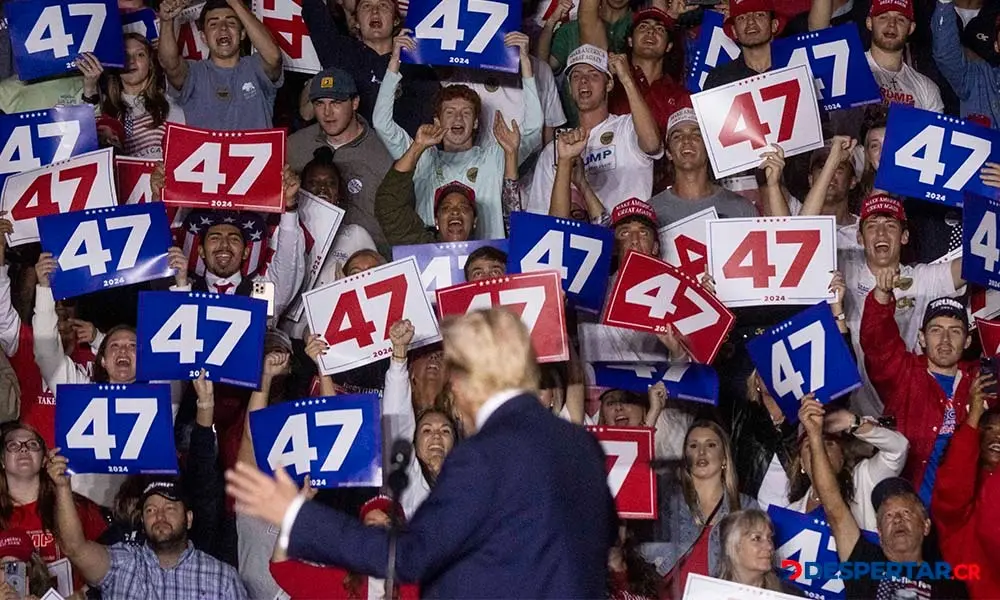 Seguidores de Donald Trump celebran mientras este habla durante un acto de campa&ntilde;a en McCamish Pavilion, Georgia. Foto: Christian Monterrosa / AFP.