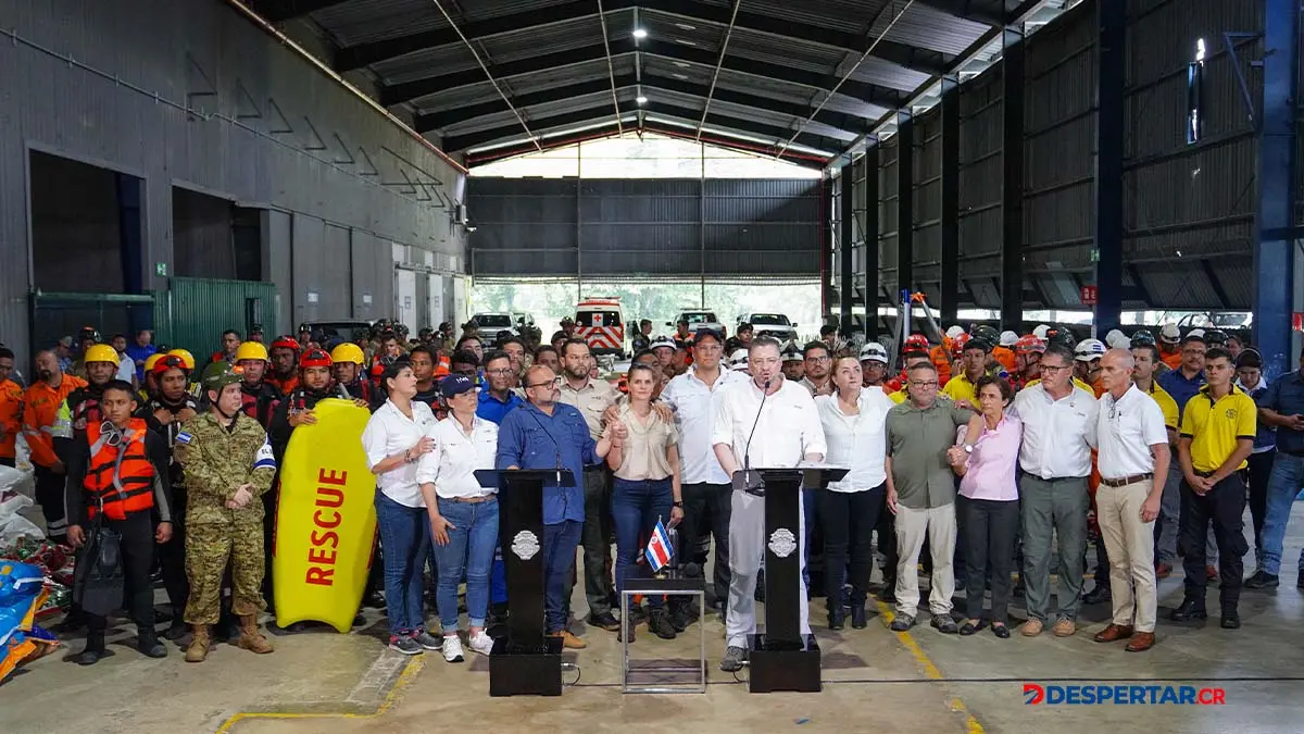 El Poder Ejecutivo se desplaz&oacute; en la zona sur del pa&iacute;s para analizar la atenci&oacute;n para las personas afectadas por las lluvias. Foto Casa Presidencial