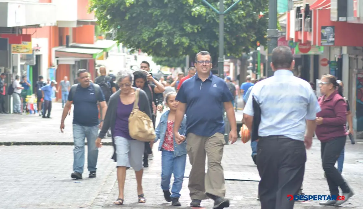 En Costa Rica, la tasa de natalidad baj&oacute;, mientras la esperanza de vida sigue creciendo. Y la edad promedio, tambi&eacute;n. Foto: S&oacute;crates Colindres.