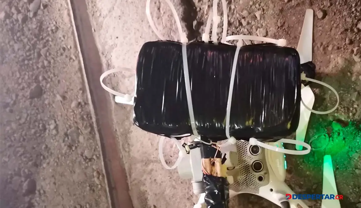 La Fuerza P&uacute;blica hab&iacute;a ubicado un drone con dos celulares adheridos, esto cerca de La Reforma. Foto MSP
