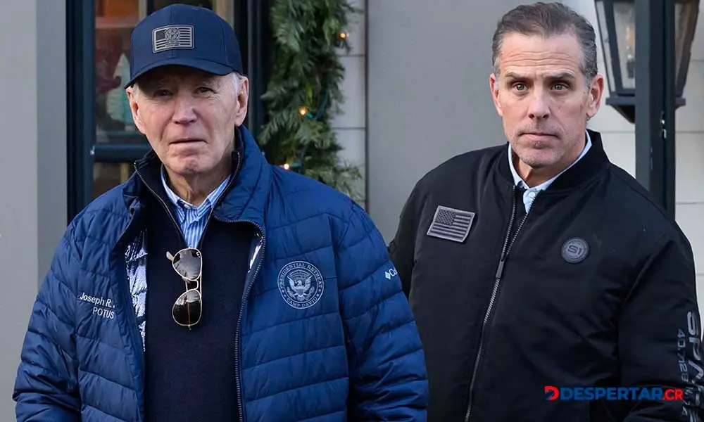 Una imagen del 29 de noviembre pasado, del presidente de Estados Unidos, Joe Biden y su hijo, Hunter. Foto: Manel Ngan / AFP.