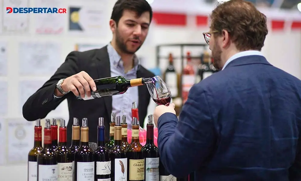 Los restaurantes y distribuidores de vinos en Estados Unidos esperan ser excluidos del plan del presidente electo, Donald Trump, de imponer aranceles a las importaciones. Foto: &Aacute;ngela Weiss / AFP.