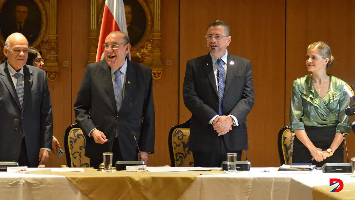 El presidente de la Rep&uacute;blica, Rodrigo Chaves se reuni&oacute; con sus pares Rodrigo Arias y Orlando Aguirre, del Congreso y de la Corte el 13 de agosto del a&ntilde;o pasado.
