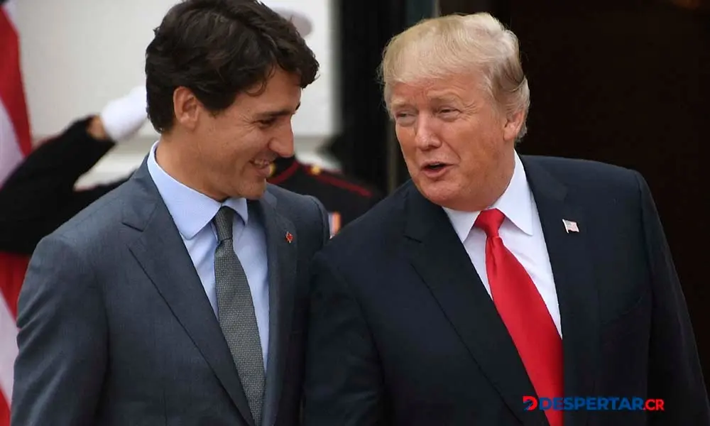 Eran otros tiempos: Donald Trump con el primer ministro canadiense Justin Trudeau, tras una reuni&oacute;n en octubre de 2017. Foto: Jim Watson / AFP.