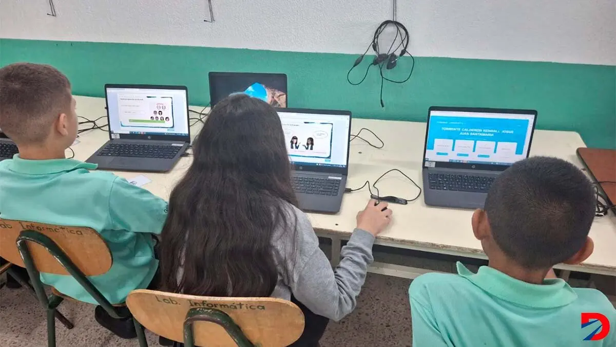 Estudiantes primaria internet